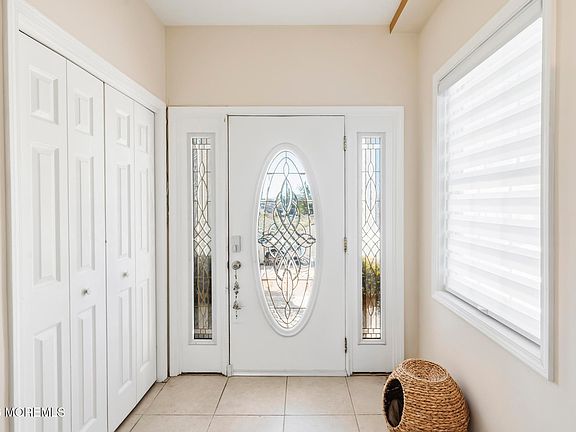 5th image of 414 Hiering Avenue