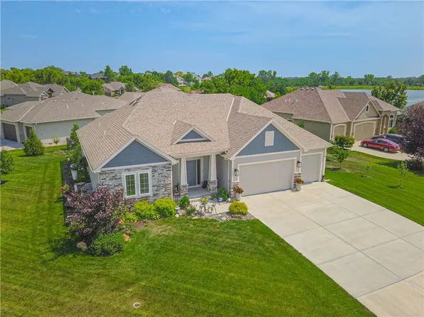 14203 Independence Ct, Basehor, KS 66007