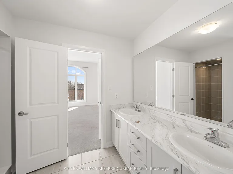 1466 Stovell Cres #MAIN UPPER — Photo 27