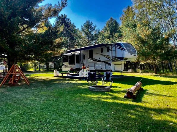 249/250 Kings Way St, Gladwin, MI 48624