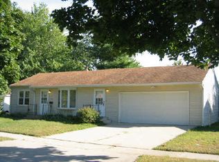 329 Renrose Ave W, Loves Park, IL 61111