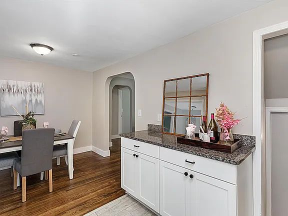 4th image of 1236 Kensington Dr APT 1