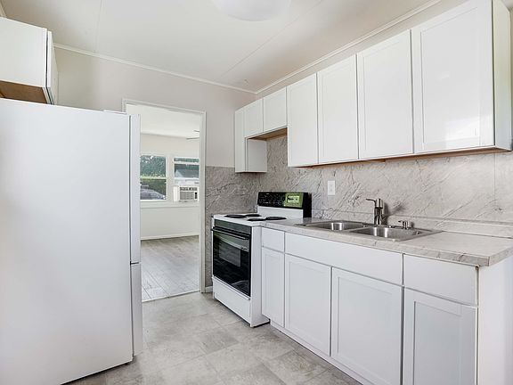5th image of 1034 S Parkview Cir