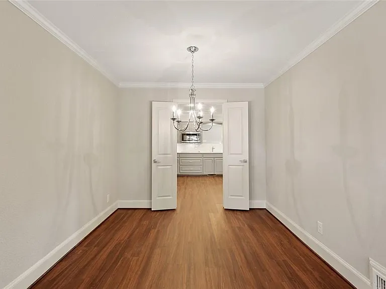 9015 Villa Park Cir — Photo 7