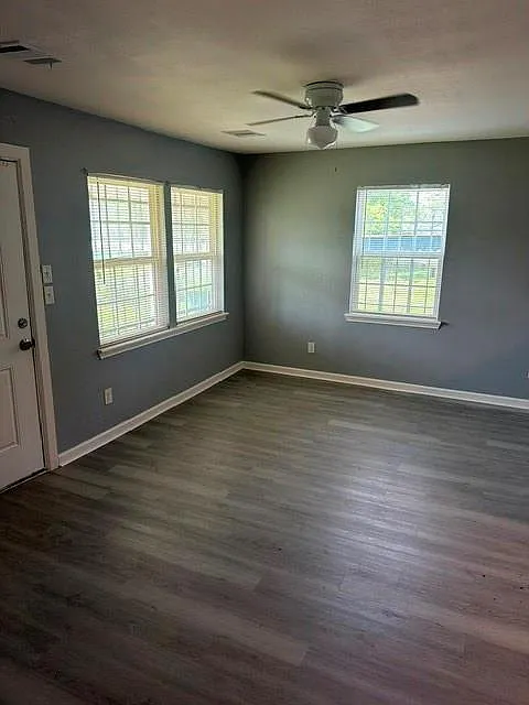 3 bed, 2.0 bath, 1391 sqft, $1,945 — Photo 4