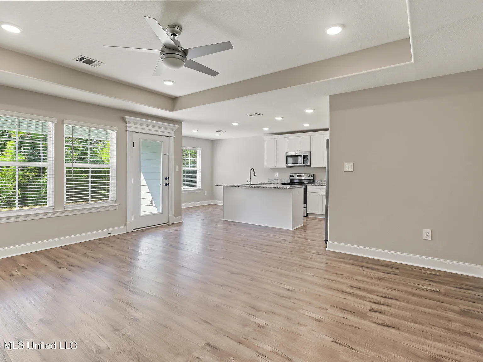 3 bed, 2.0 bath, 1348 sqft, $1,700 — Photo 4