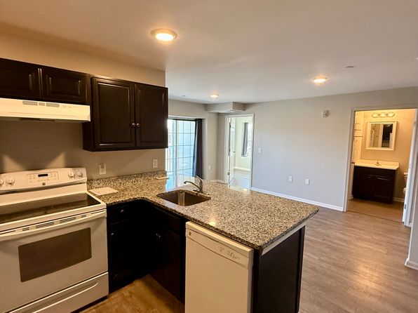 460 Main St #1000-B