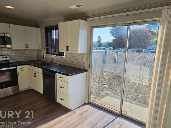 2000 Brookhurst St APT 20, Medford, OR 97504
