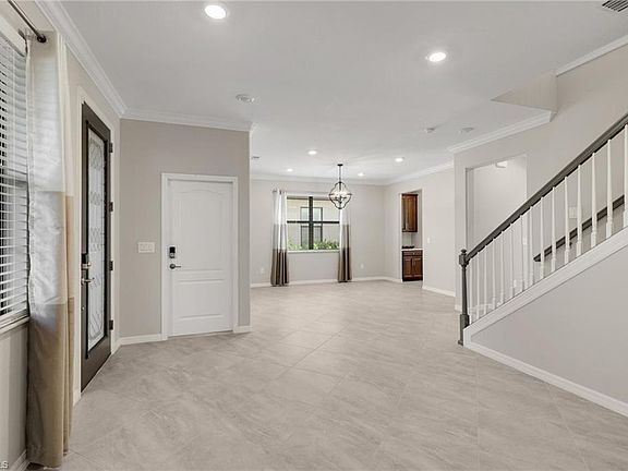 5th image of 17558 Elkgrove Ln