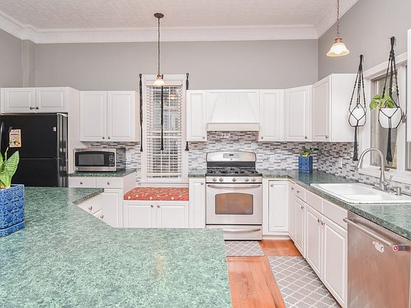 3rd image of 27A S Elm St #2