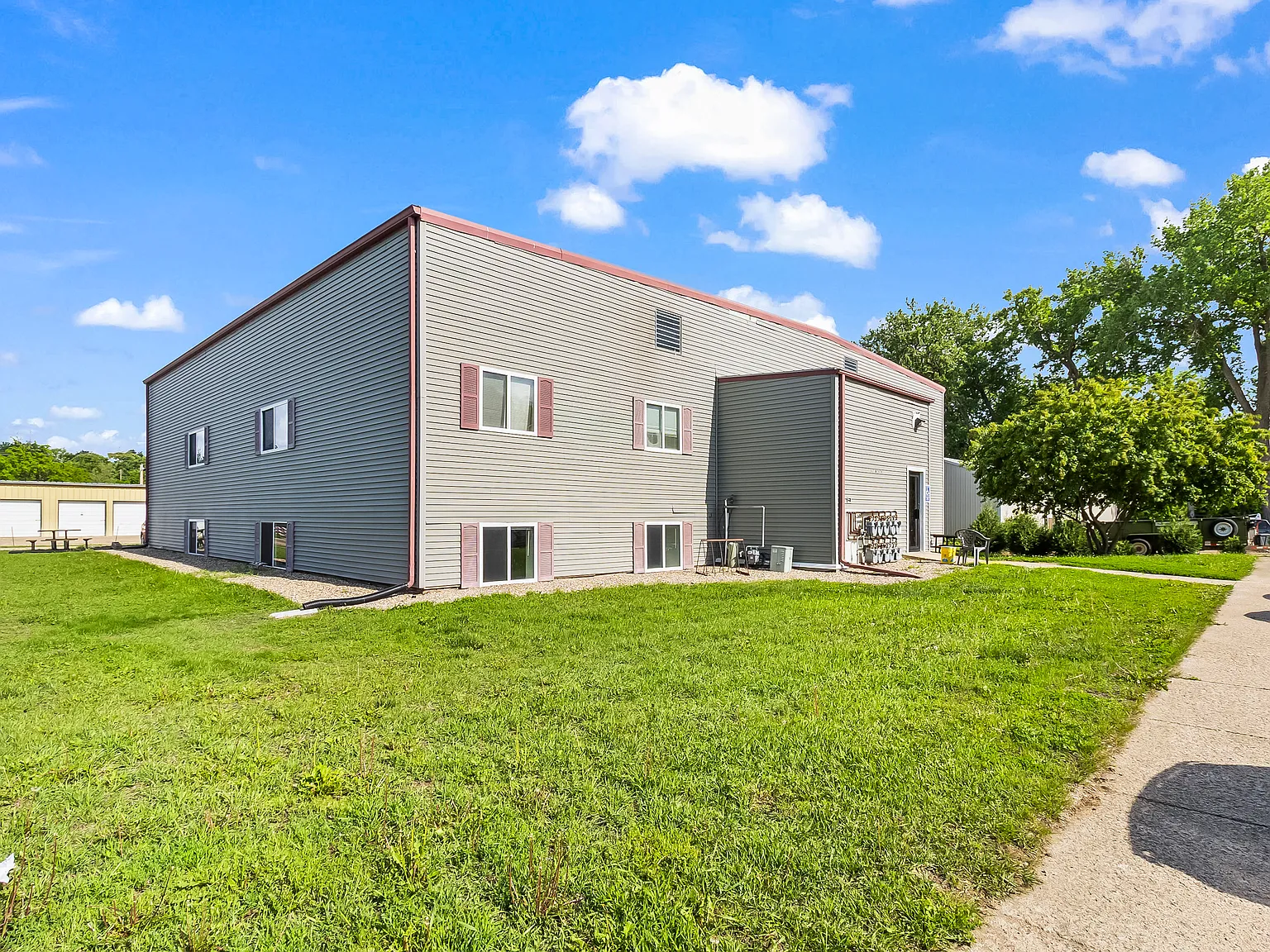 2 bed, 700 sqft, $895 — Photo 1