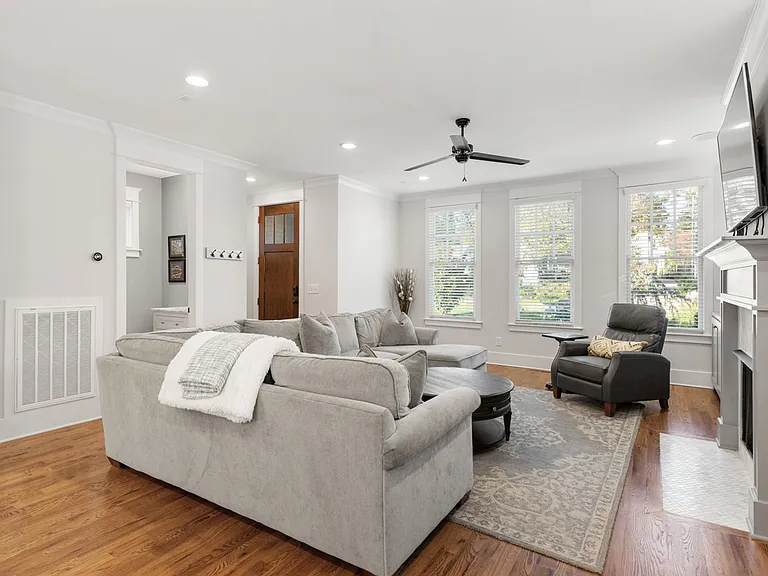 843 Clayton Ave — Photo 3
