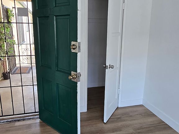 1215 S Fairfax 1 Bedroom Living Room Closet