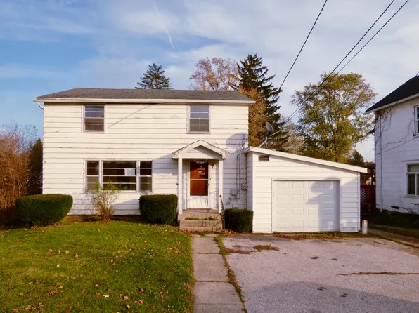 233 S Main St, Watervliet, MI 49098