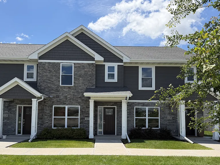 2237 Saint Andrews Dr — Photo 1