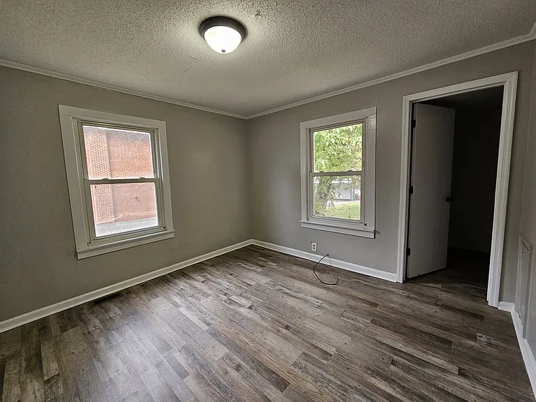 808 E Main St — Photo 6