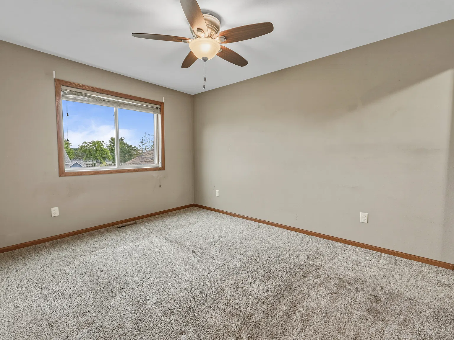 4 bed, 1872 sqft, $2,095 — Photo 4