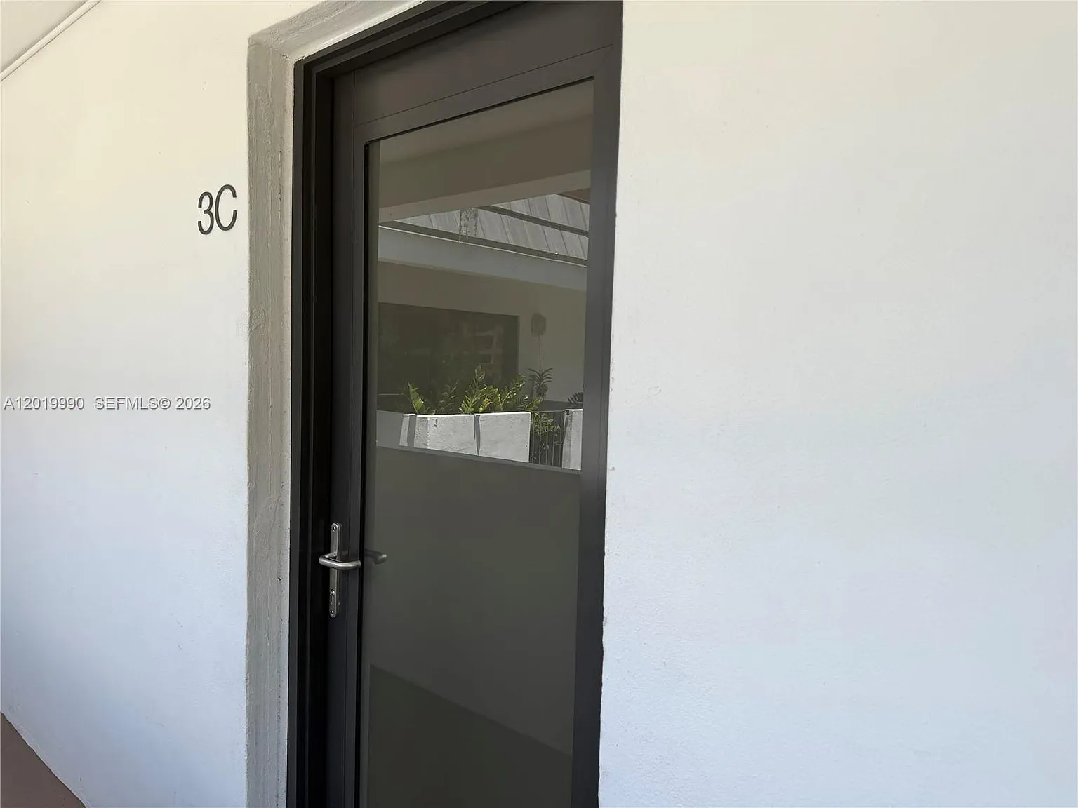 Edgewater East Condo Apts — Photo 4
