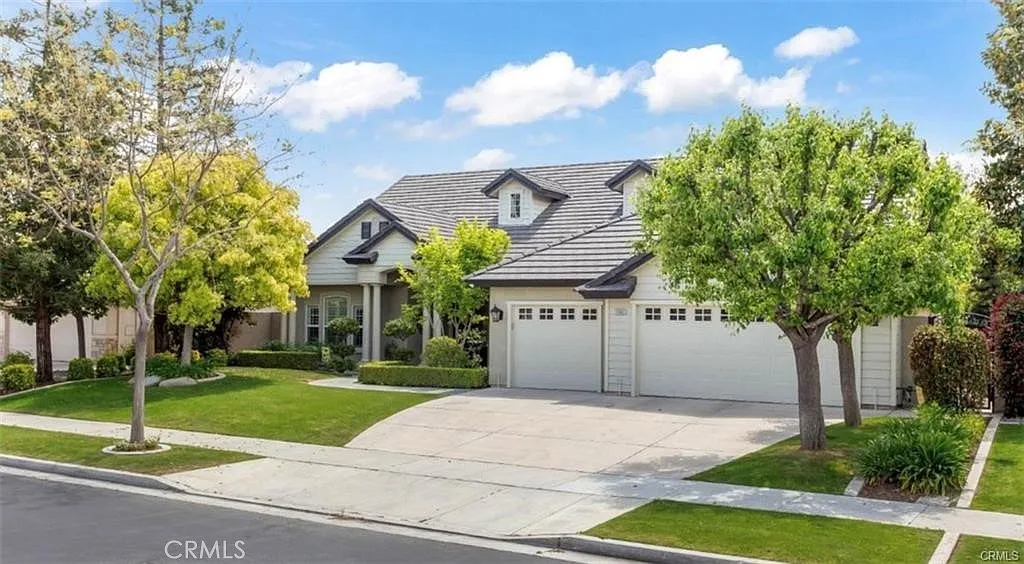4 bed, 2.5 bath, 2498 sqft, $4,200 — Photo 1