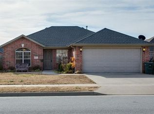4143 Springhouse Dr, Fayetteville, AR 72704