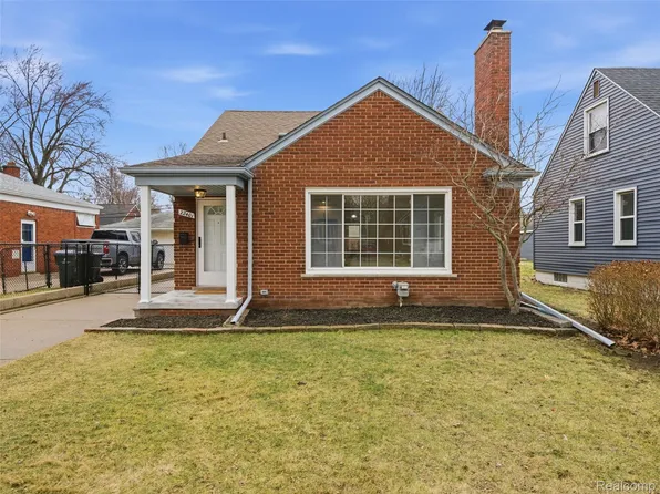22401 Alger St, Saint Clair Shores, MI 48080