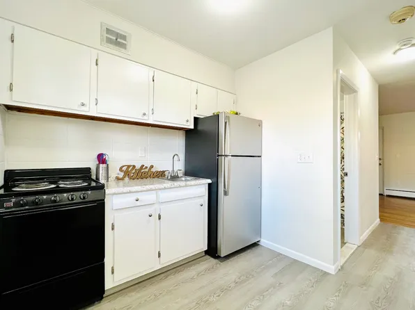1710 Broad Street, 1710 Broad St APT 8, Cranston, RI 02905