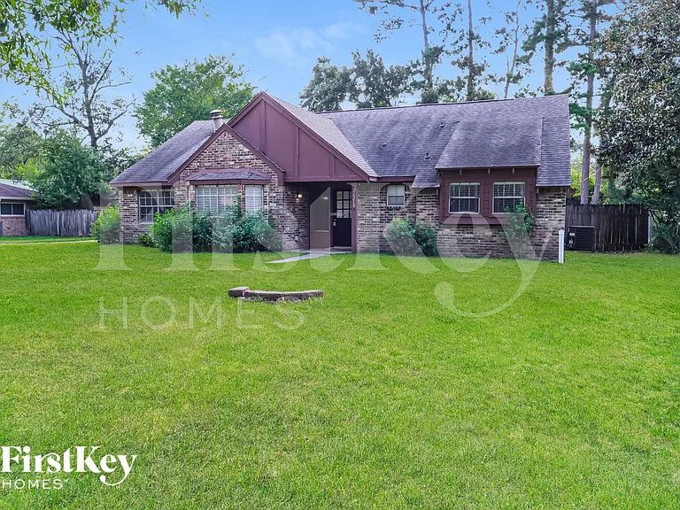 26218 Maplewood Dr — Photo 2