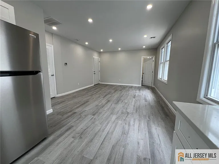 588 Livingston Ave #2-B — Photo 12