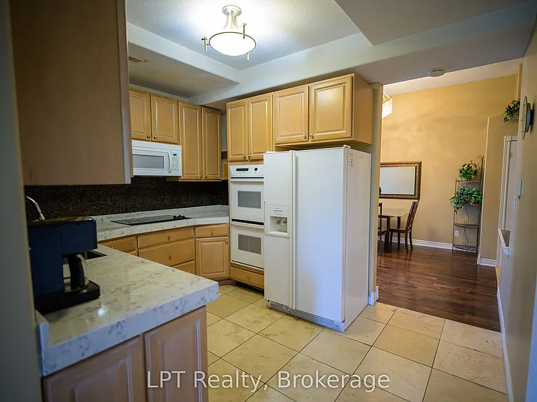 317 Queen St #302 — Photo 10