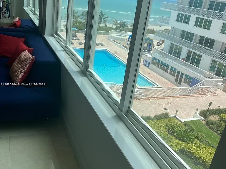 5401 Collins Ave #412 — Photo 2
