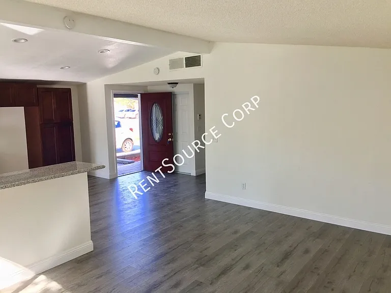 44329 Gingham Ave — Photo 2