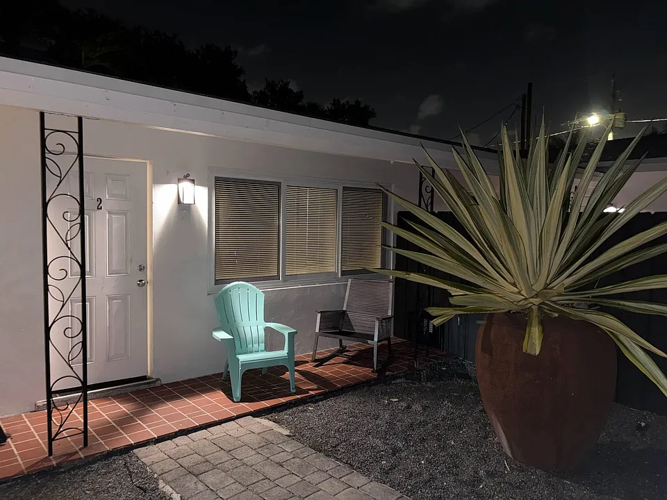 1004 W Las Olas Blvd #2