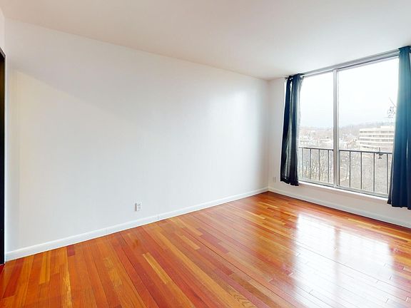 4th image of 33 Pond Ave #2B924