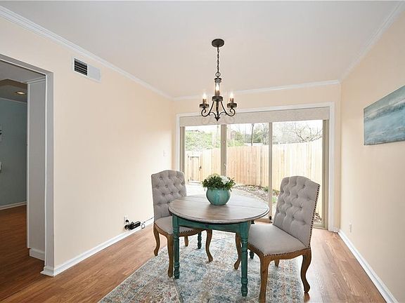 3rd image of 709 Robinwood Dr
