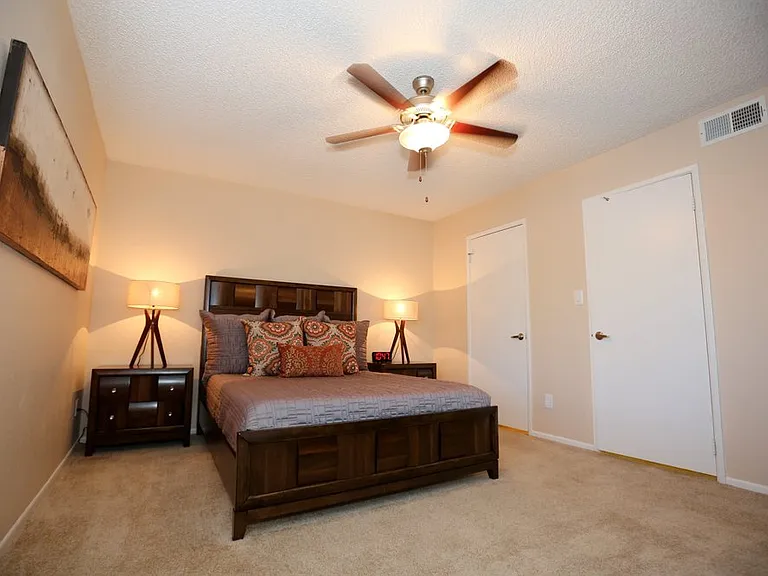 10134 W Mohawk Ln — Photo 2