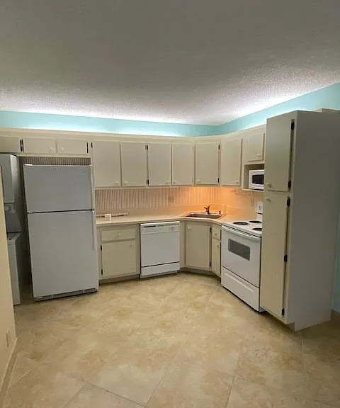 201 Foxtail Dr #C1 — Photo 3
