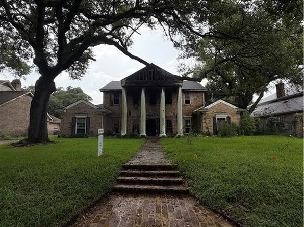 2433 Bedford Dr, New Orleans, LA 70131