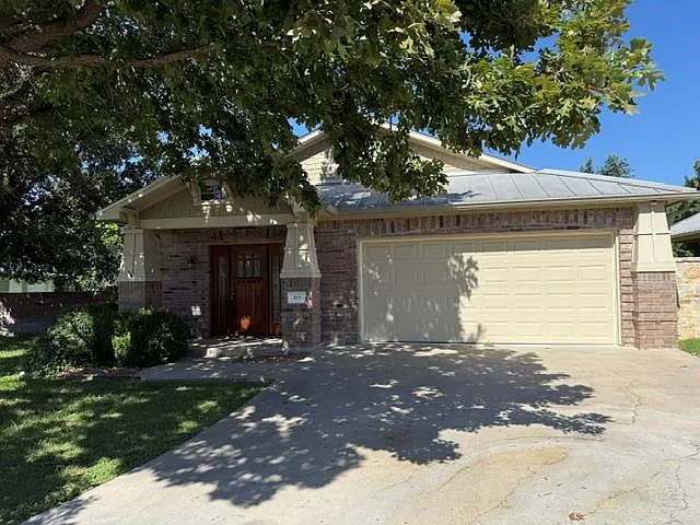 115 Riley Ln — Photo 1