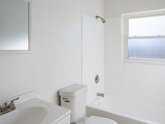 4th image of 1119 Linda Vista Ave