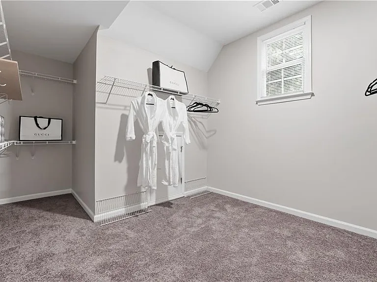 682 Montglade Ct — Photo 32