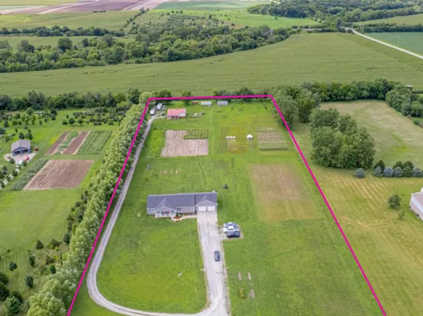 5342 N Vincennes Trl, Momence, IL 60954