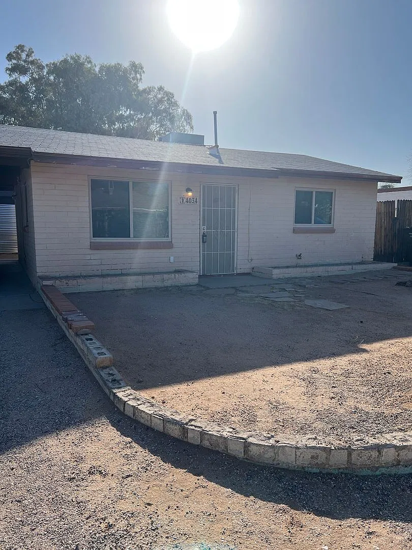 2 bed, 1.0 bath, 708 sqft, $1,099 — Photo 2