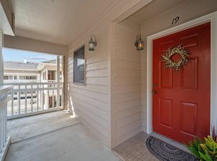 207 Queen Elizabeth Ave APT 19, Manteo, NC 27954