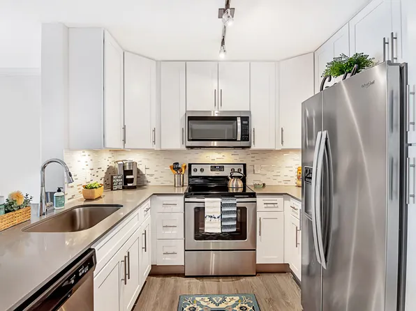 St. Tropez Apartments