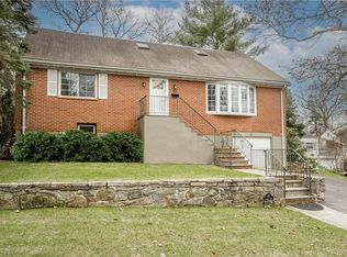 43 Shadow Ln, New Rochelle, NY 10801