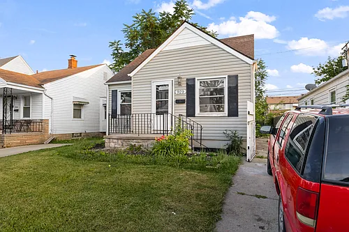 929 White Ave Photo 1