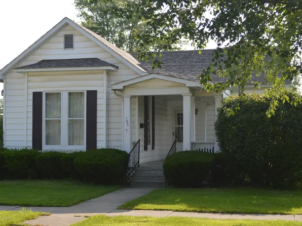 105 SE 1st St, Casey, IL 62420