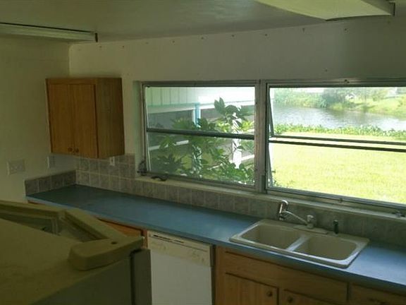 4th image of 5945 51st Ave N