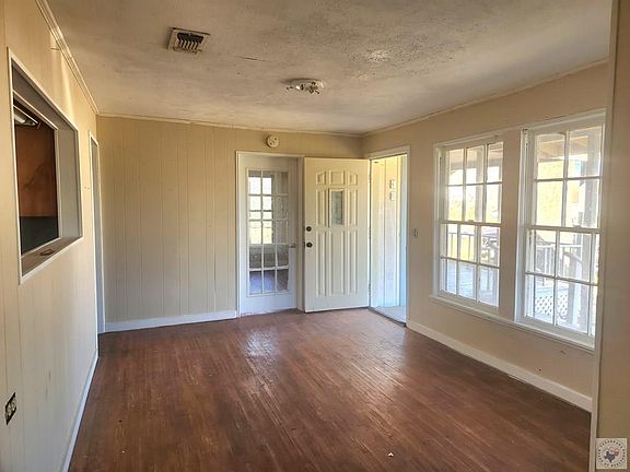 3rd image of 805 2nd St