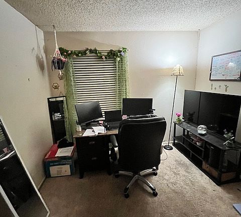 2nd image of 4726 Knickerbocker Ln